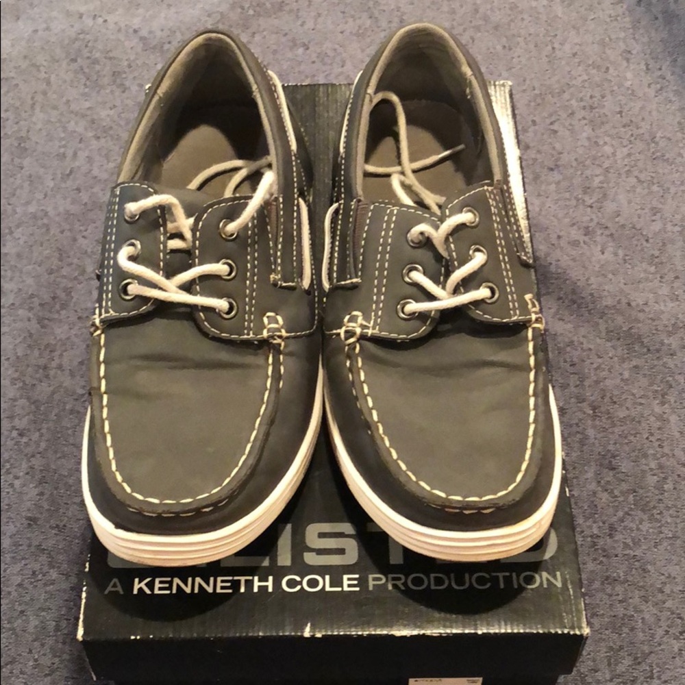 Size 8 Unlisted Kenneth Cole Boat shoes